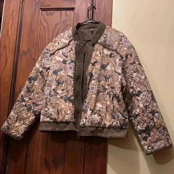 Free People Women’s jacket. - Picture 3 of 5